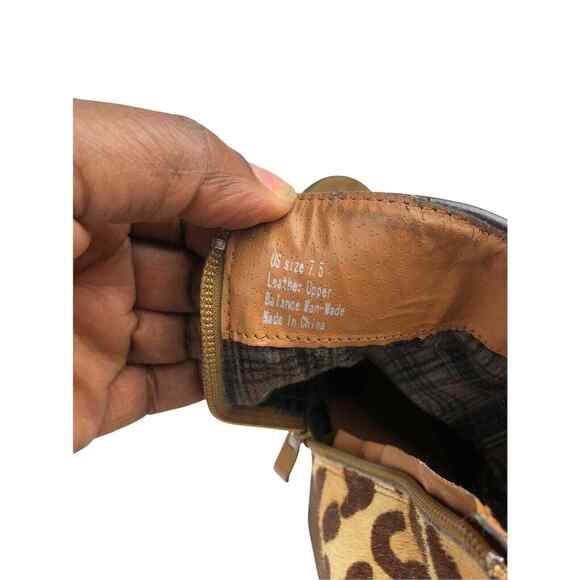 Volatile Womens Tan Leather Calf Hair Trim Zip Western Ankle Booties 7.5 - Picture 10 of 11